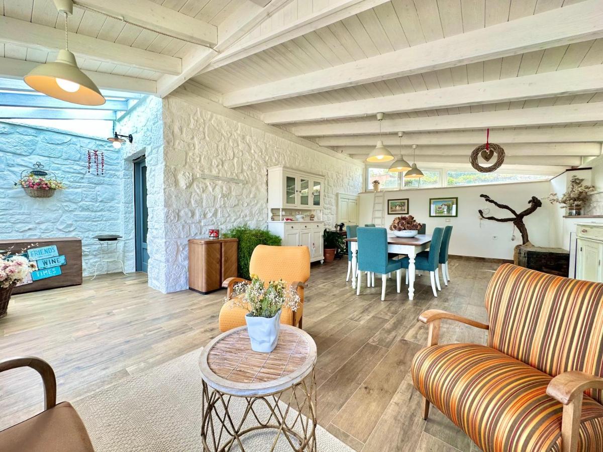 Trullo Il Carrubo Villa อัลเบโรเบลโล ภายนอก รูปภาพ